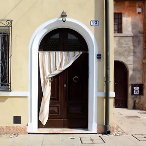 https://porta-del-carmine.emilia-romagnahotels.net
